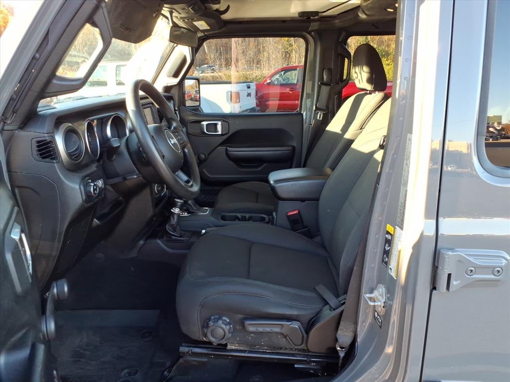 2021 Jeep Gladiator Willys Sport