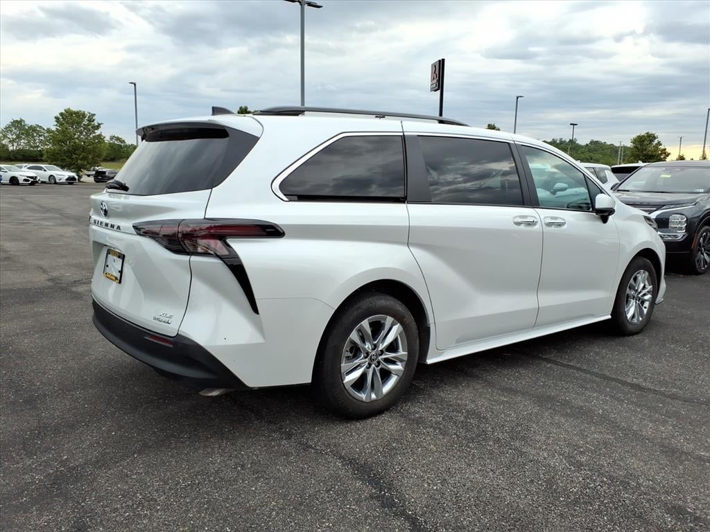 2024 Toyota Sienna XLE
