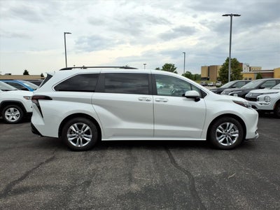 2024 Toyota Sienna XLE