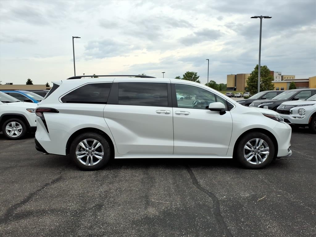 2024 Toyota Sienna XLE