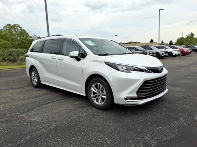 2024 Toyota Sienna XLE