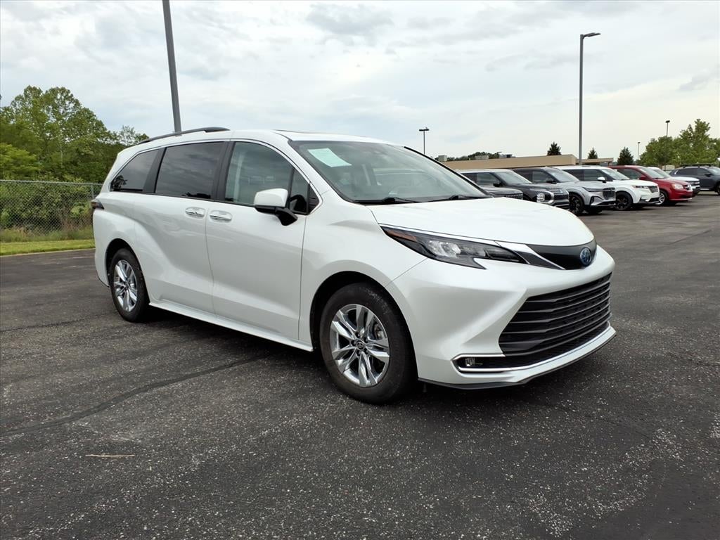 2024 Toyota Sienna XLE
