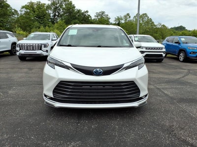 2024 Toyota Sienna XLE