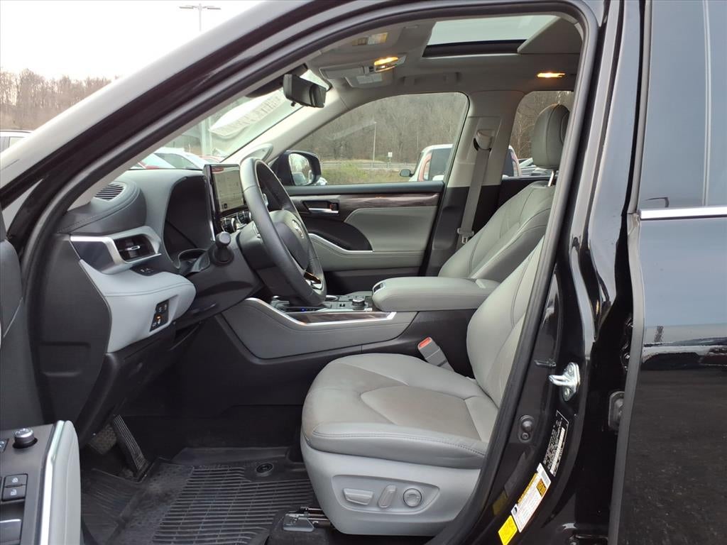 2023 Toyota Highlander Base