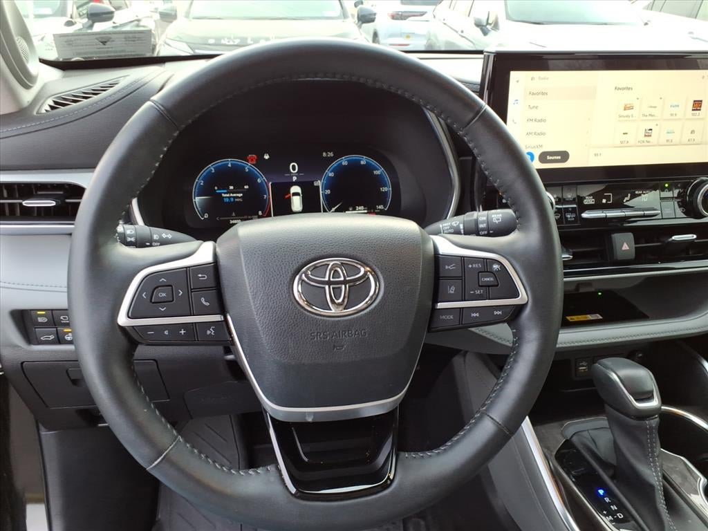 2023 Toyota Highlander Base
