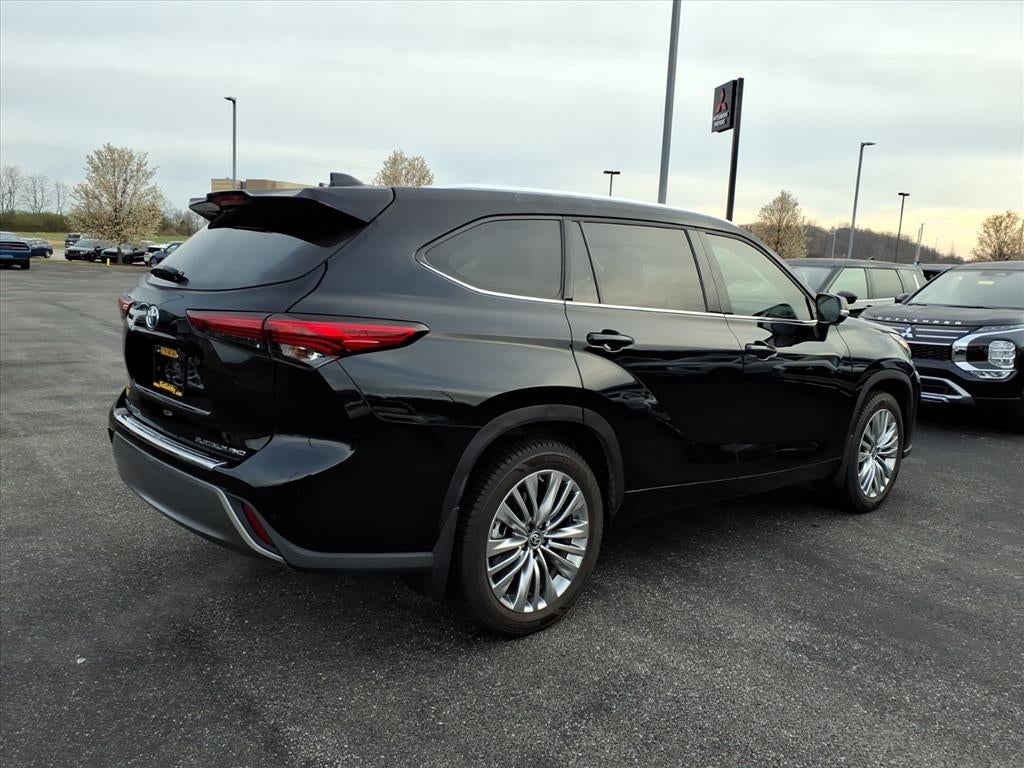 2023 Toyota Highlander Base