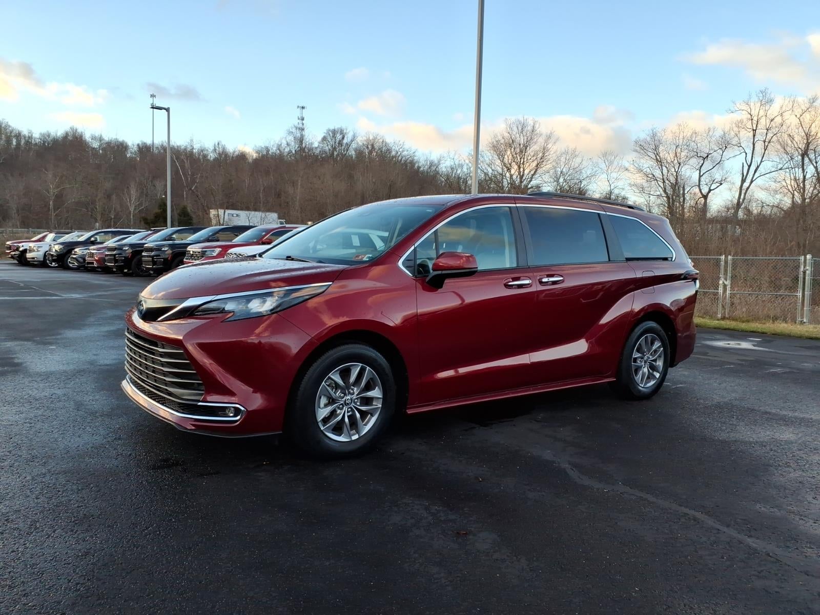 2024 Toyota Sienna XLE