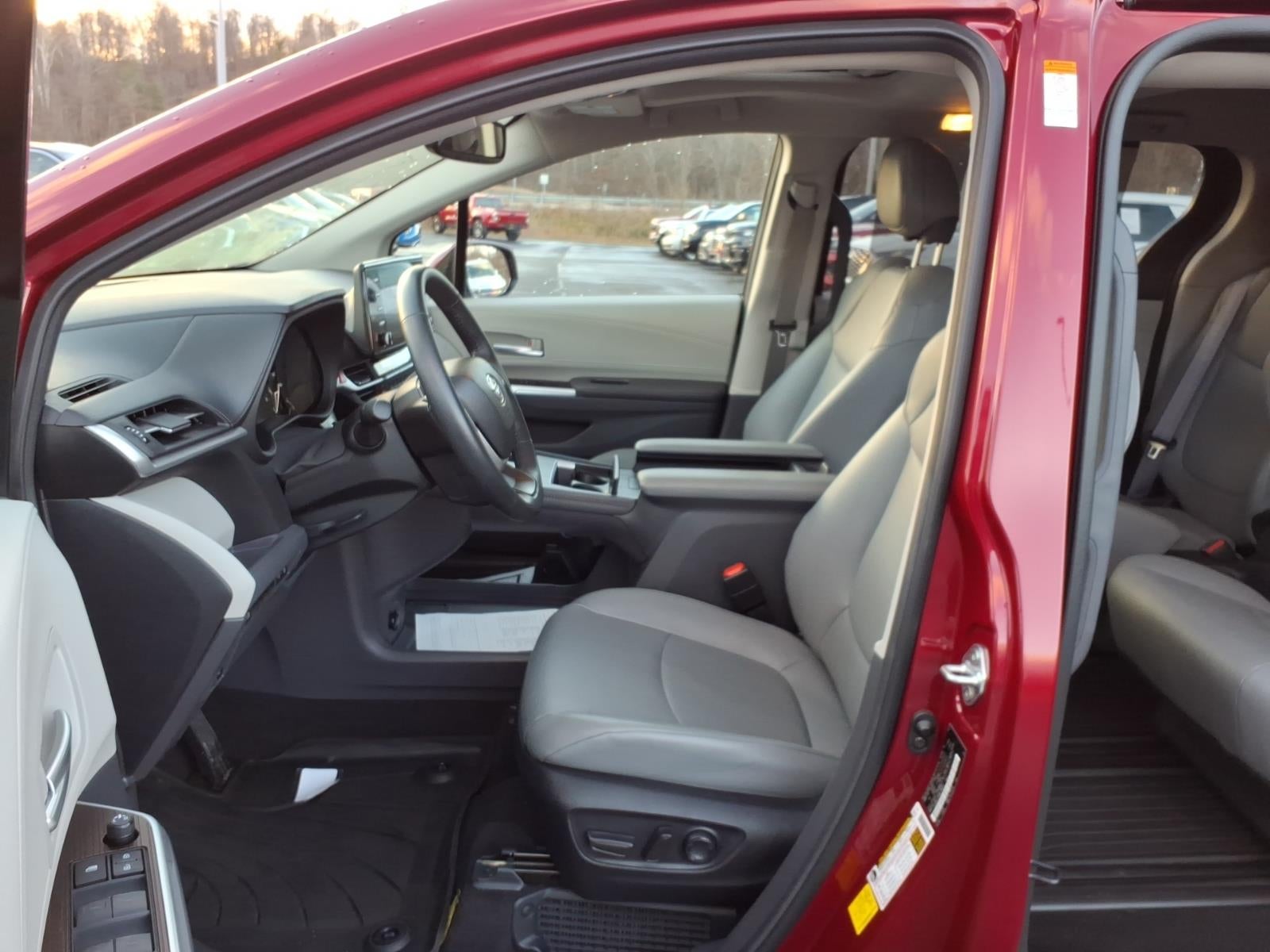 2024 Toyota Sienna XLE