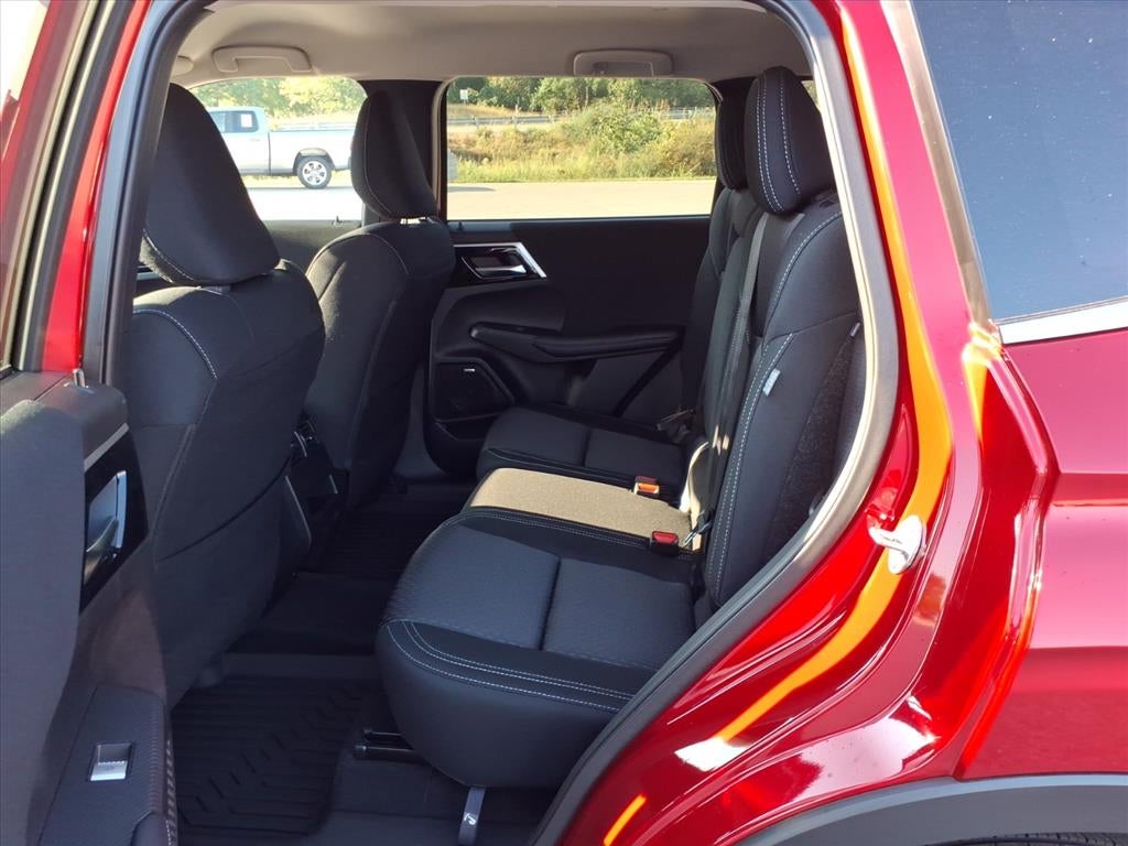 2025 Mitsubishi Outlander ES