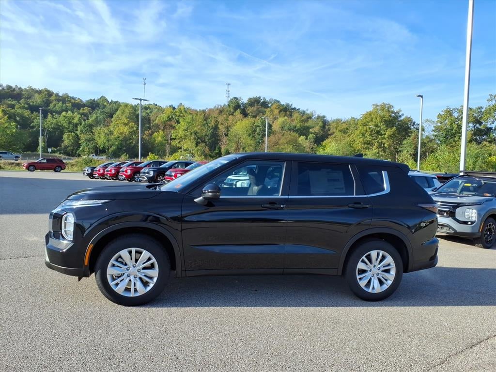 2025 Mitsubishi Outlander ES