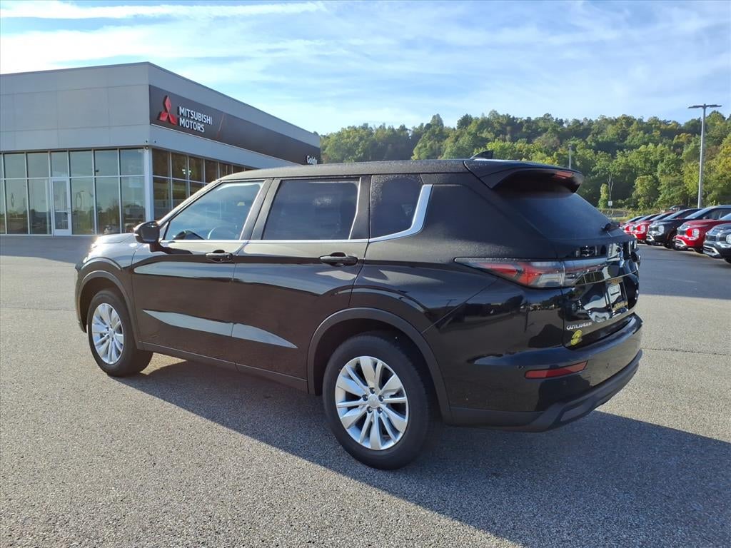 2025 Mitsubishi Outlander ES