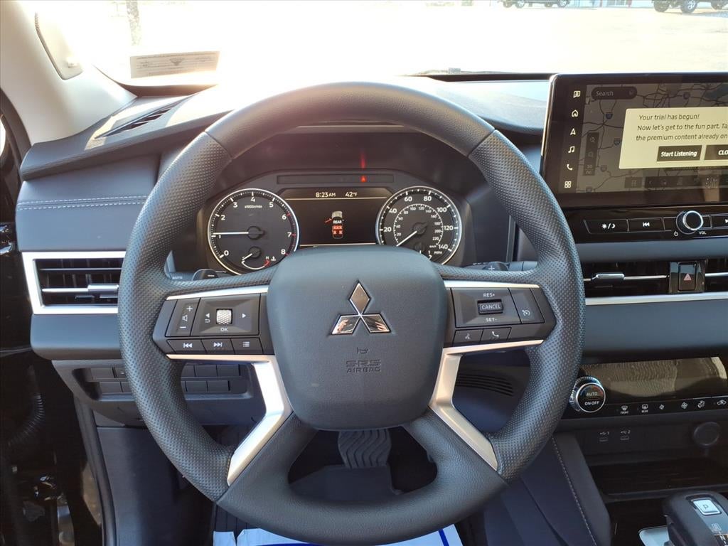 2025 Mitsubishi Outlander ES