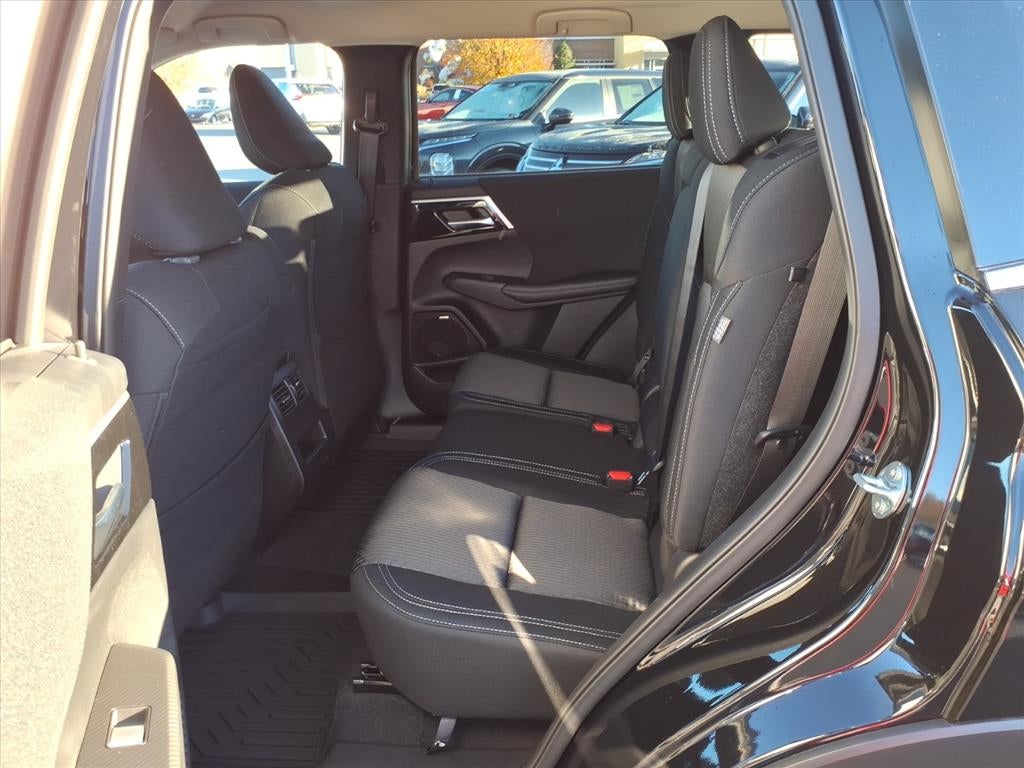 2025 Mitsubishi Outlander ES