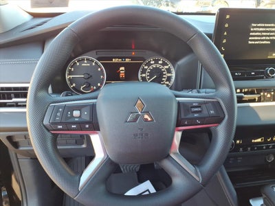 2025 Mitsubishi Outlander ES