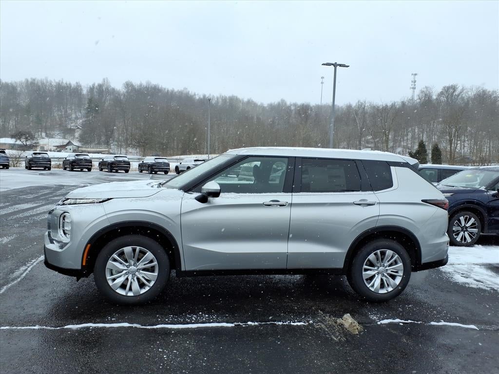 2026 Mitsubishi Outlander ES