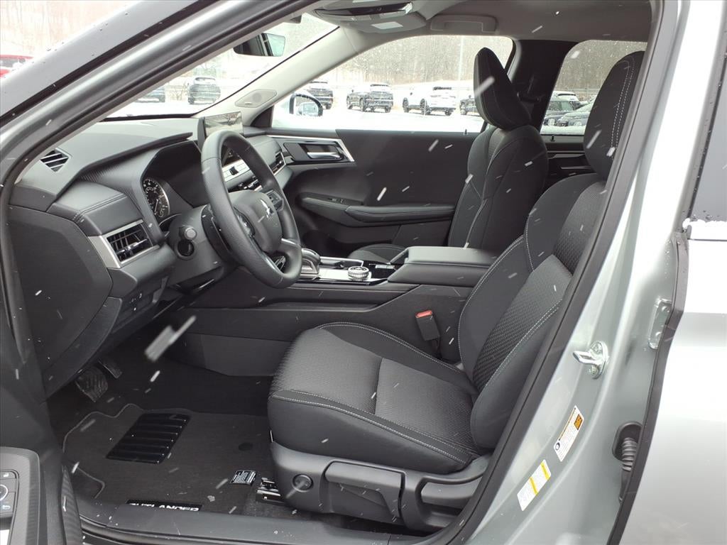 2026 Mitsubishi Outlander ES