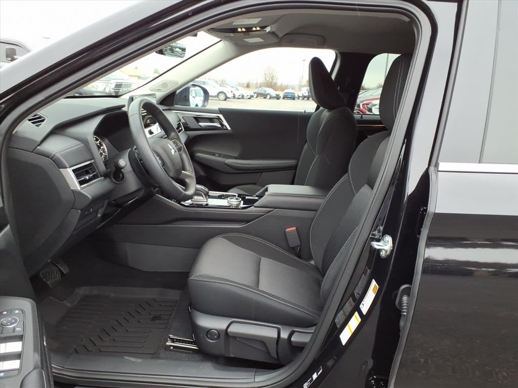 2026 Mitsubishi Outlander ES