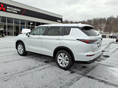 2026 Mitsubishi Outlander ES