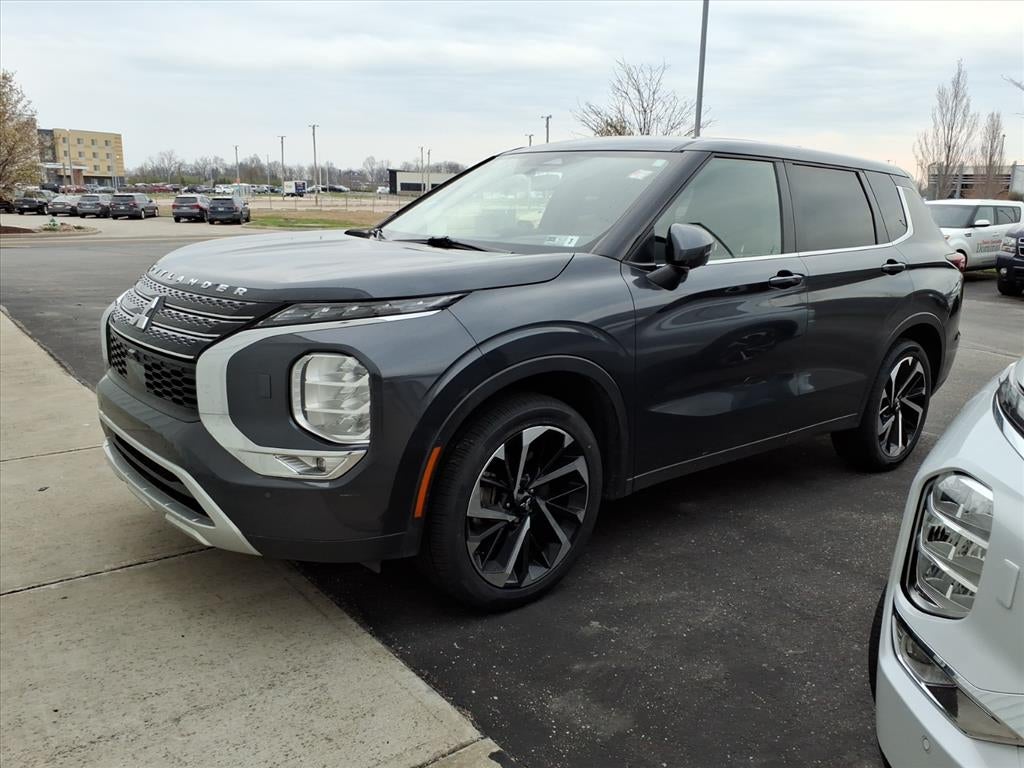 2024 Mitsubishi Outlander Base