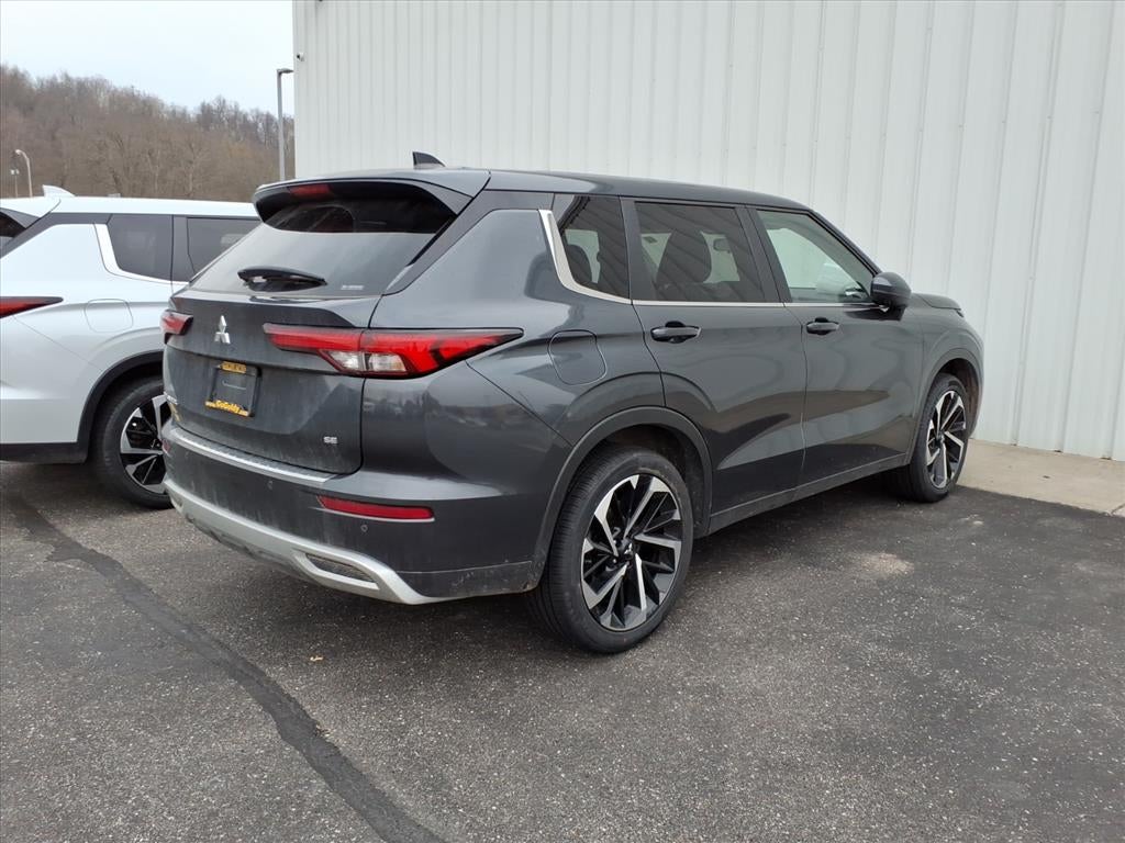 2024 Mitsubishi Outlander Base