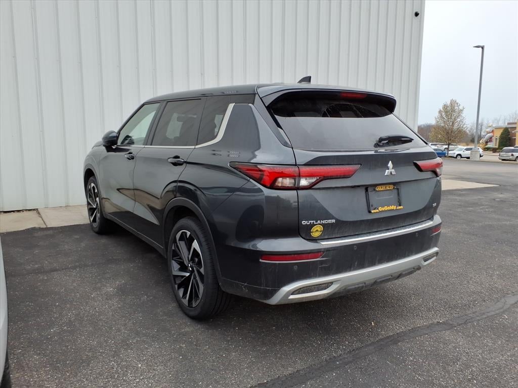 2024 Mitsubishi Outlander Base