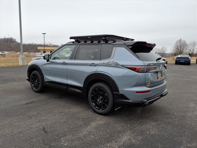 2026 Mitsubishi Outlander Base