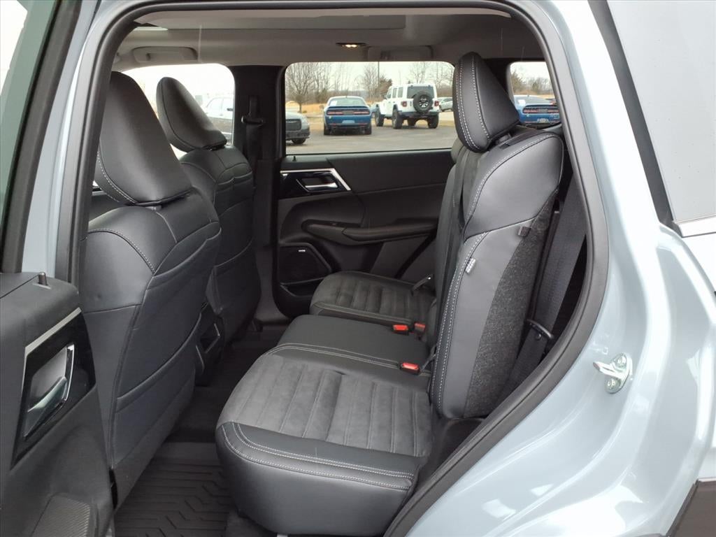 2026 Mitsubishi Outlander Base