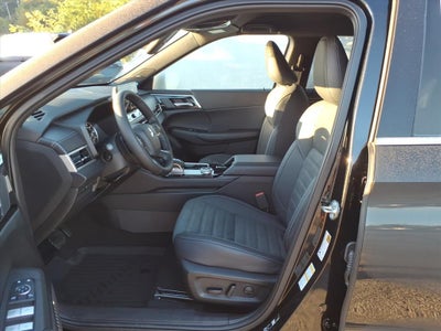 2026 Mitsubishi Outlander Base