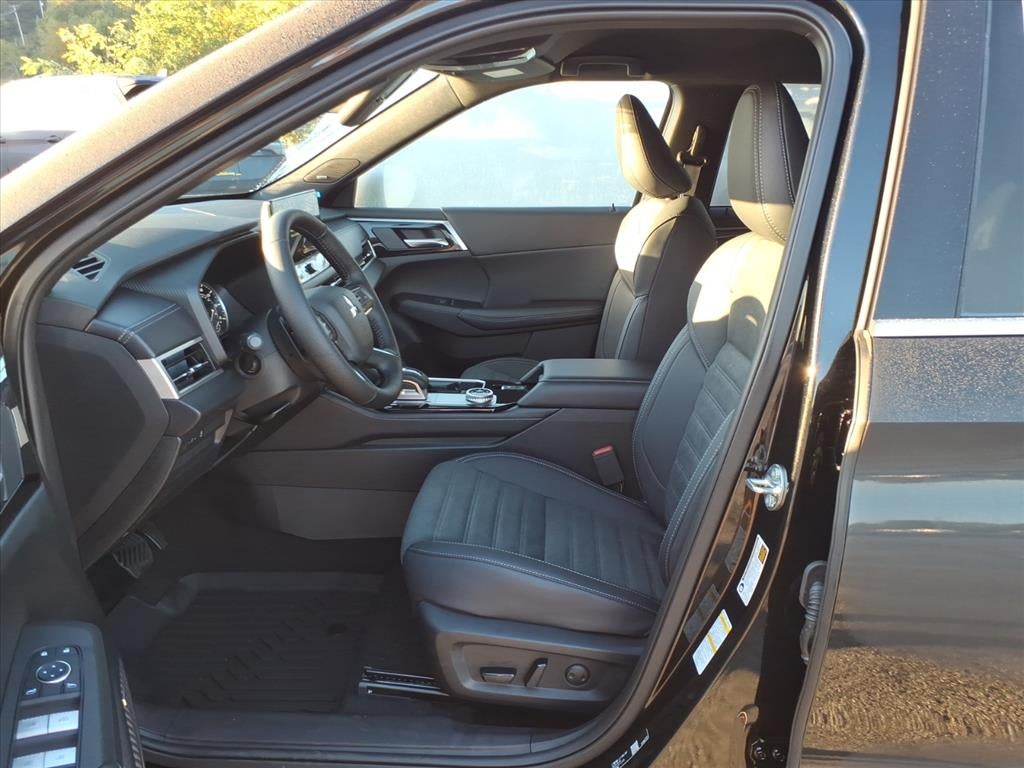 2026 Mitsubishi Outlander Base