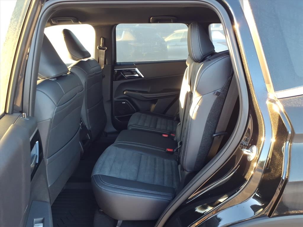 2026 Mitsubishi Outlander Base