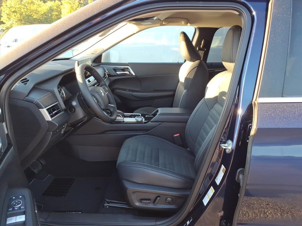 2026 Mitsubishi Outlander Base