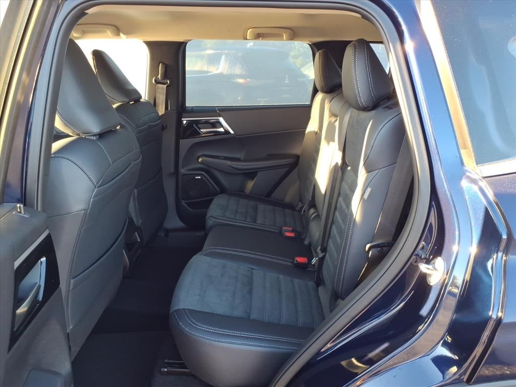 2026 Mitsubishi Outlander Base