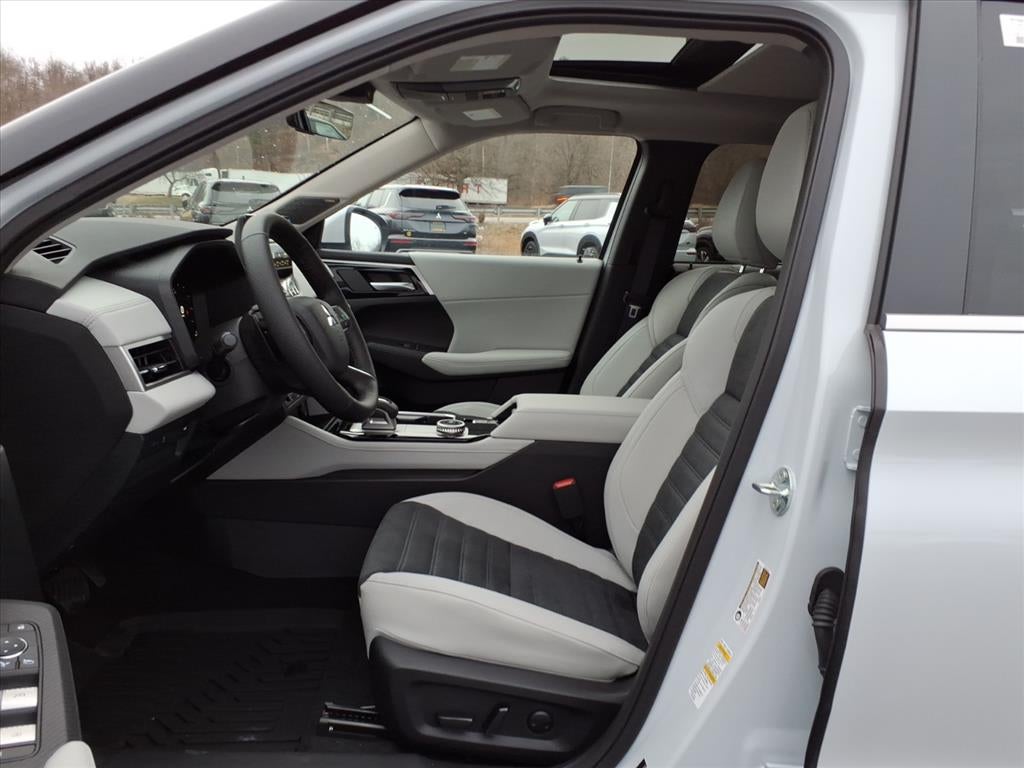 2026 Mitsubishi Outlander Base