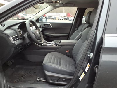 2026 Mitsubishi Outlander Base