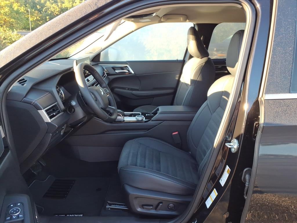 2026 Mitsubishi Outlander Base