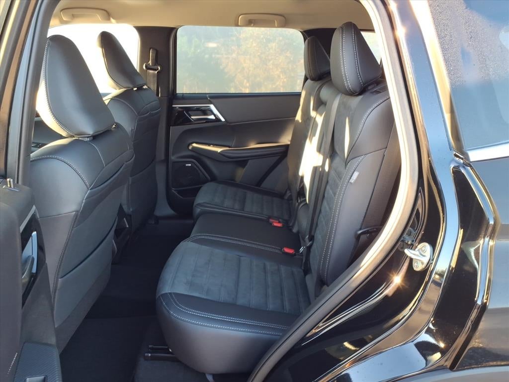 2026 Mitsubishi Outlander Base