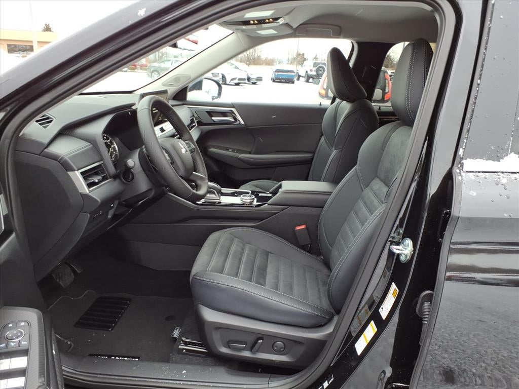 2026 Mitsubishi Outlander Base