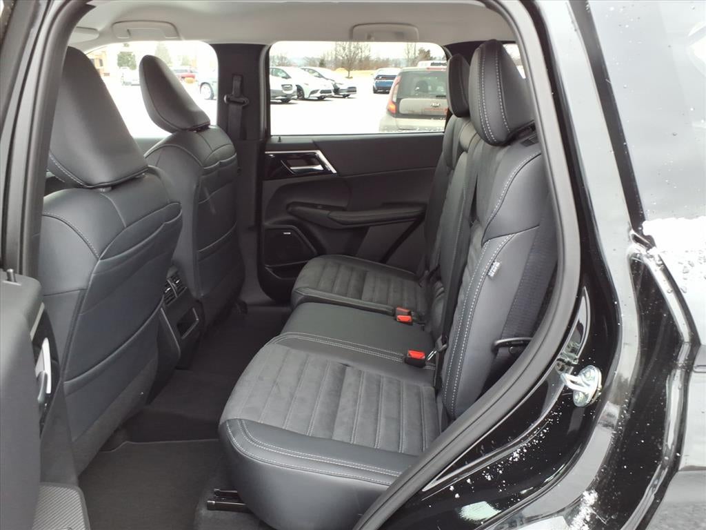 2026 Mitsubishi Outlander Base