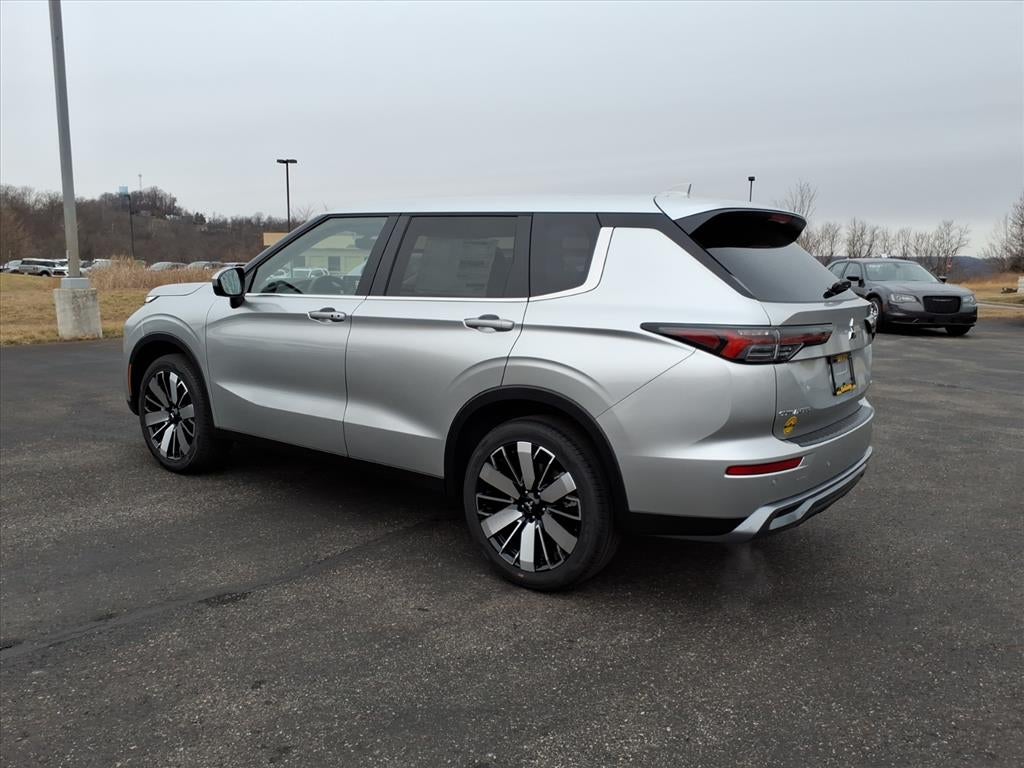 2026 Mitsubishi Outlander Base