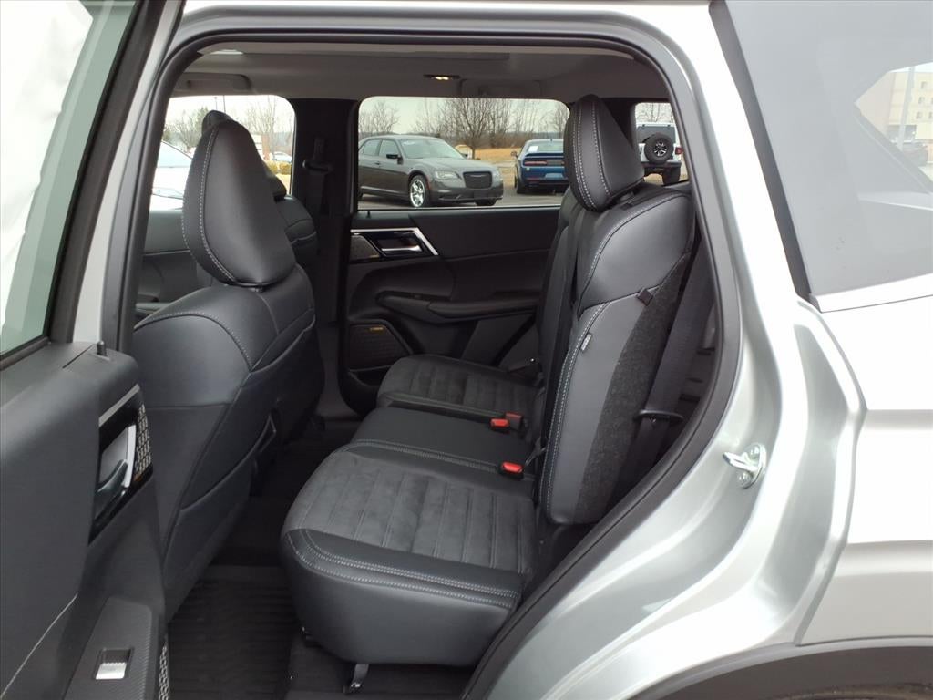 2026 Mitsubishi Outlander Base