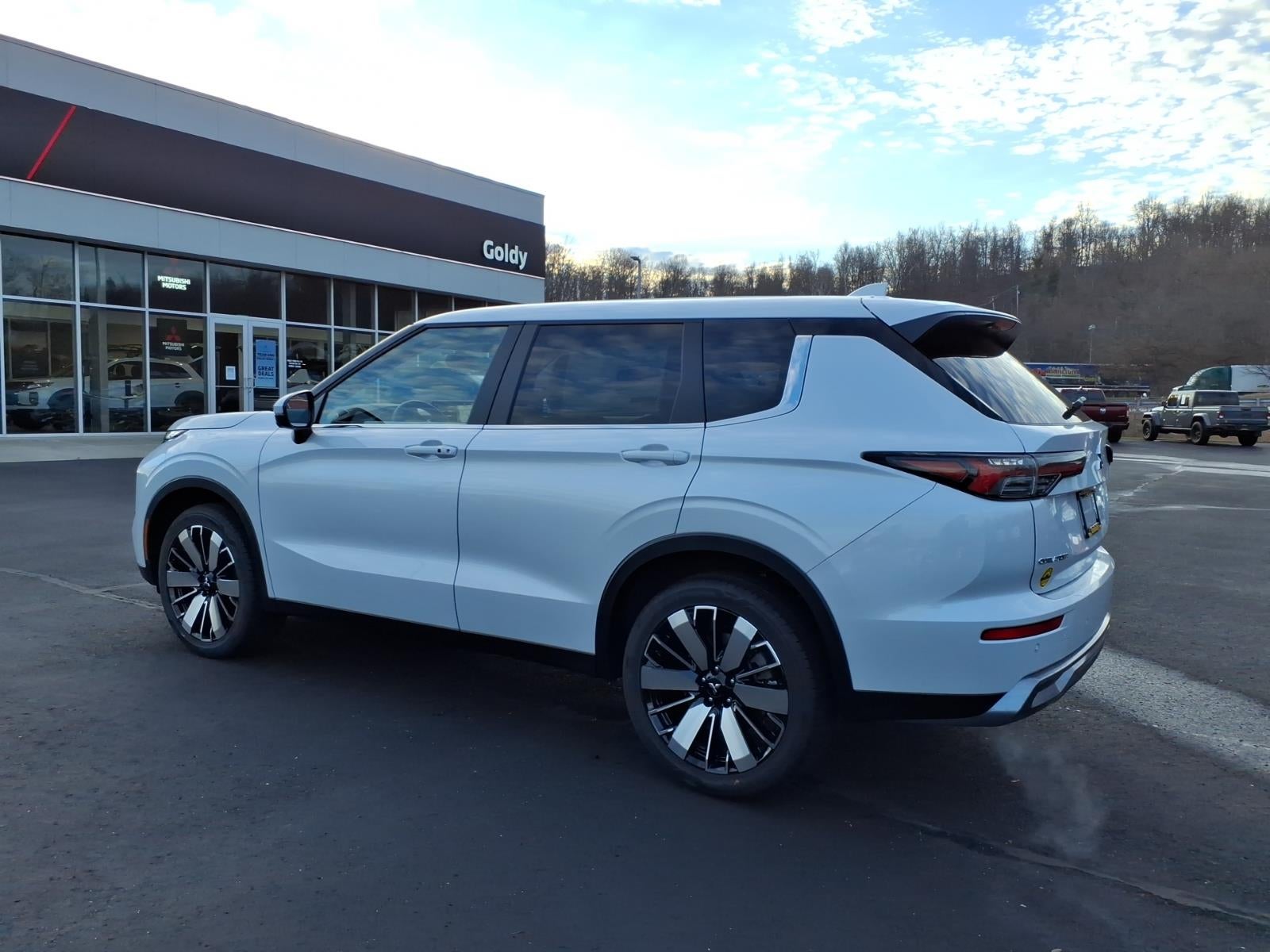 2026 Mitsubishi Outlander Base