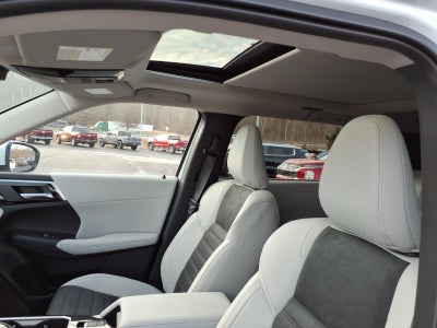 2026 Mitsubishi Outlander Base