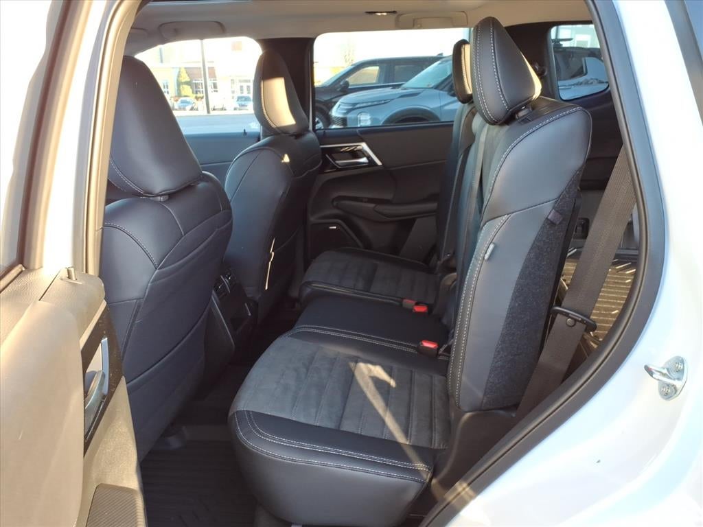 2026 Mitsubishi Outlander Base