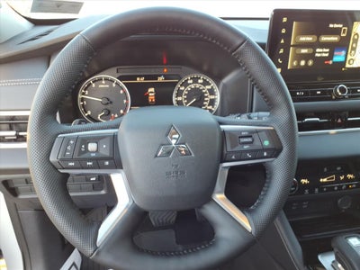 2026 Mitsubishi Outlander Base