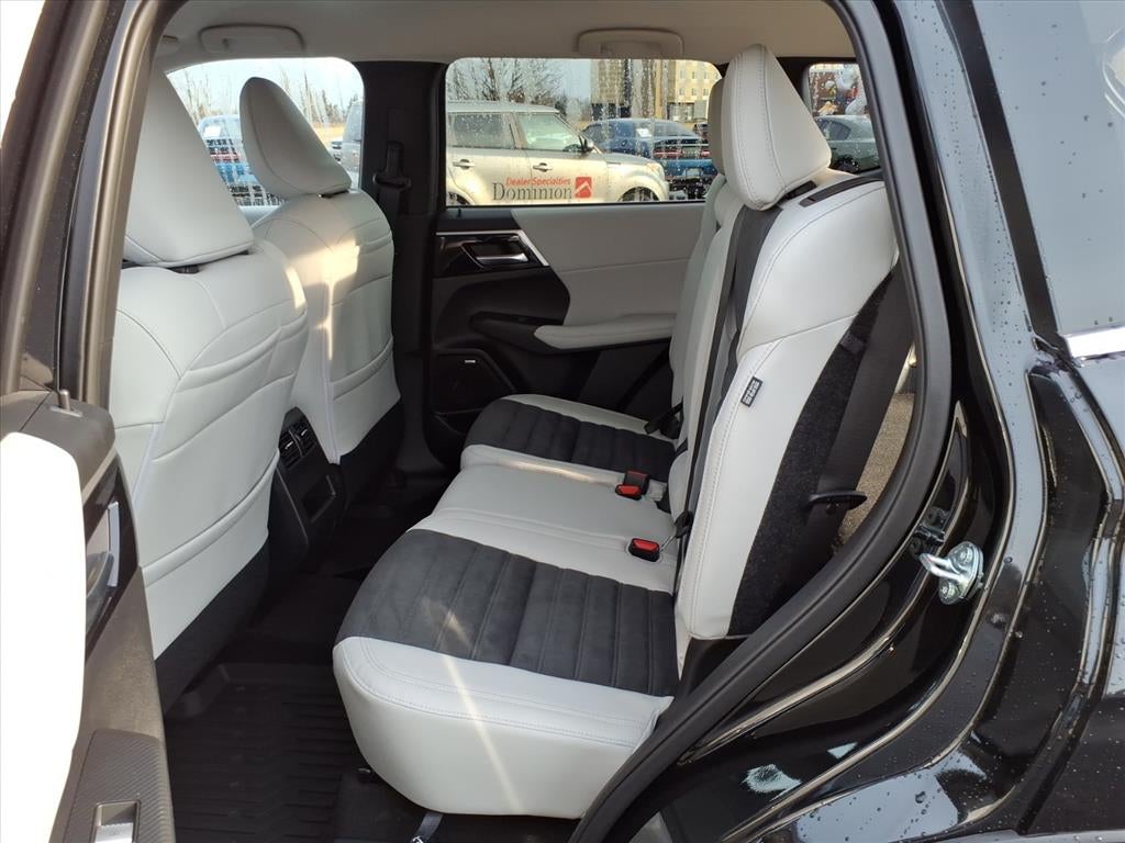 2026 Mitsubishi Outlander SE