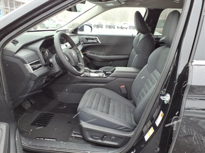 2026 Mitsubishi Outlander Base