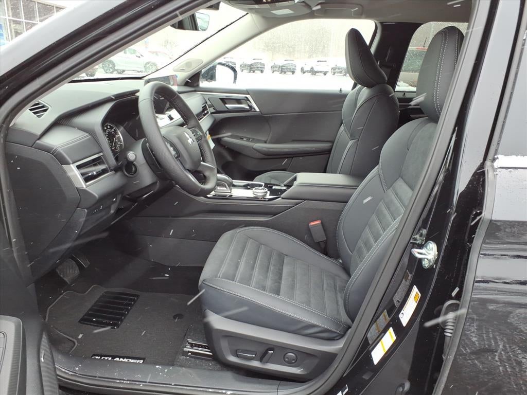 2026 Mitsubishi Outlander Base