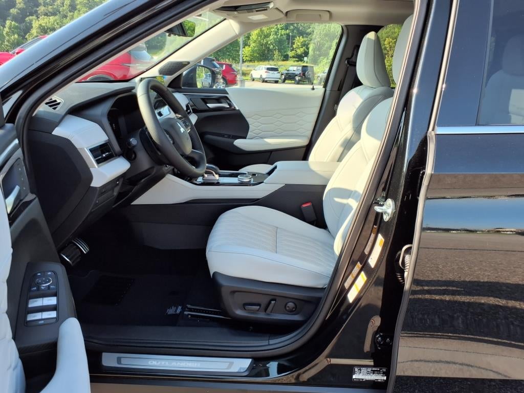 2025 Mitsubishi Outlander Platinum Edition