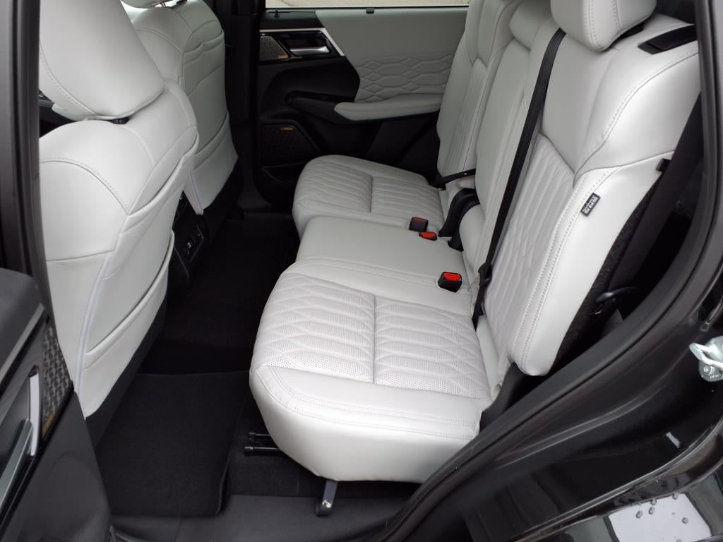 2025 Mitsubishi Outlander Platinum Edition