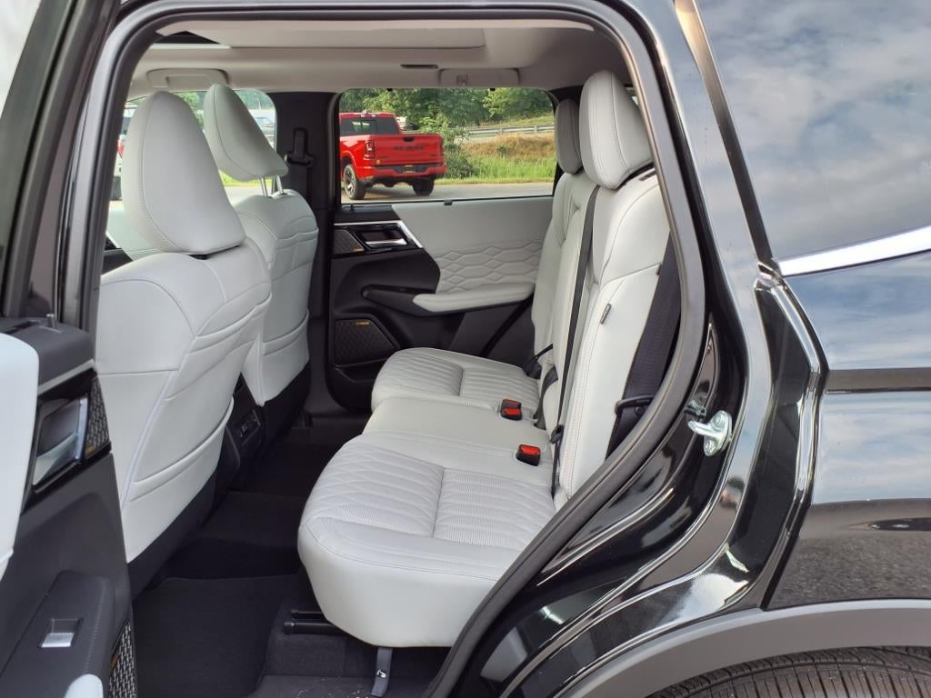 2025 Mitsubishi Outlander Platinum Edition